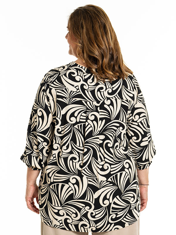 GHITA - Plus Size Pusero fra Gozzip