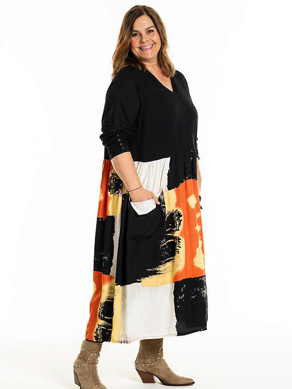 ILLONA - Plus Size Mekko fra Gozzip
