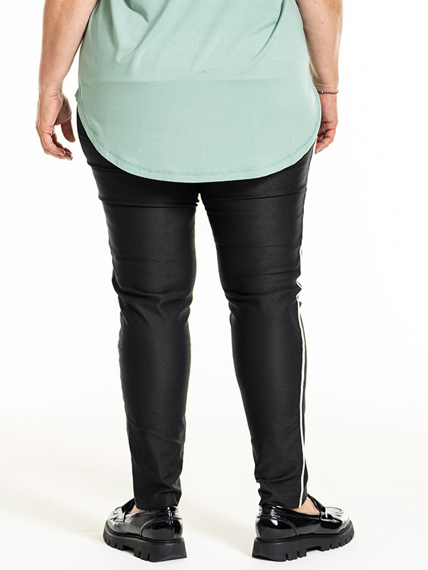 HANNI - Plus Size Housut fra Gozzip