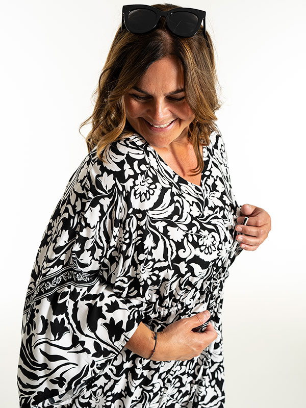 JAMILA - Plus Size Mekko fra Gozzip