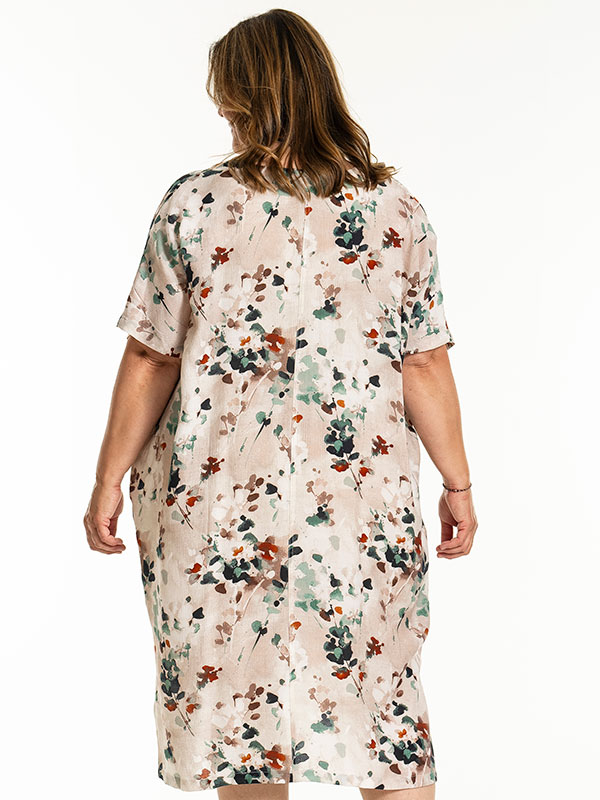 JANIKA - Plus Size Mekko fra Gozzip