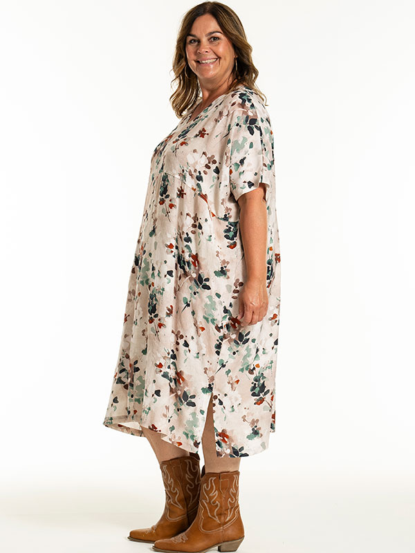 JANIKA - Plus Size Mekko fra Gozzip