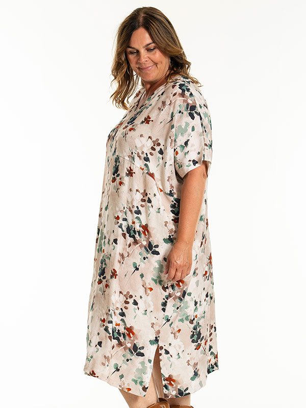JANIKA - Plus Size Mekko fra Gozzip