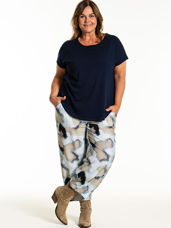 GILA - Plus Size Housut fra Gozzip