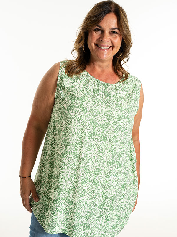 BEATA - Plus Size Toppi fra Gozzip