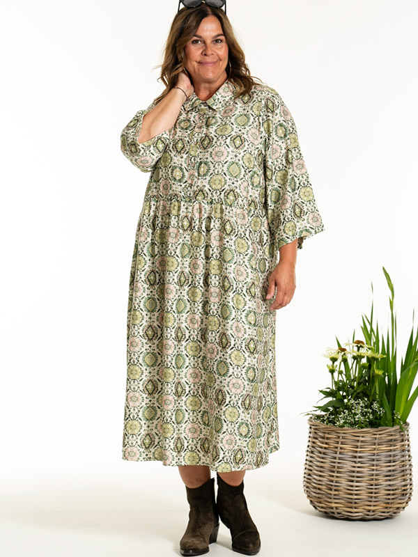 ANN-LOUISE - Plus Size Mekko fra Gozzip