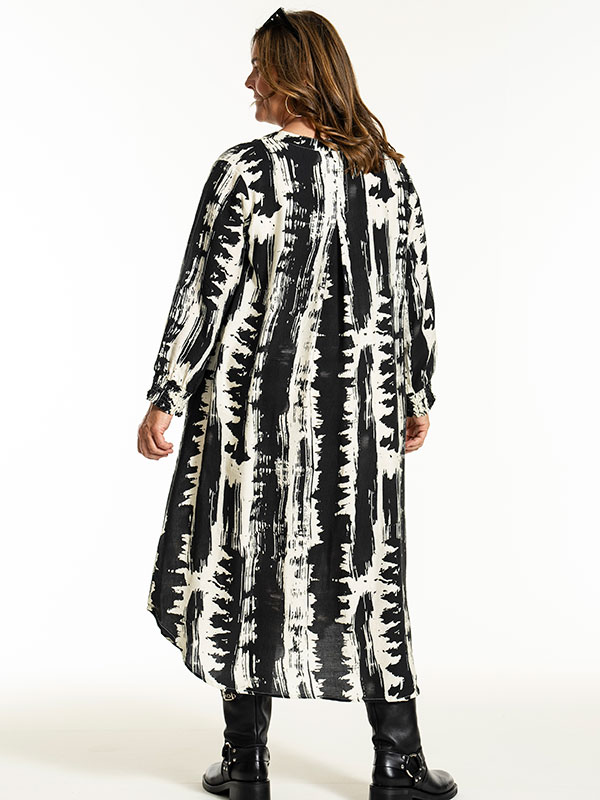 VALDIS - Plus Size Mekko fra Gozzip