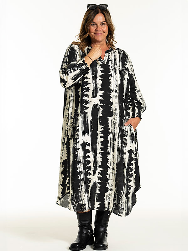 VALDIS - Plus Size Mekko fra Gozzip