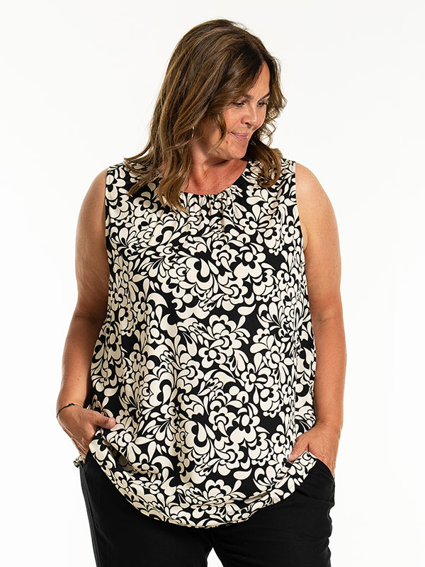 BEATA - Plus Size Toppi fra Gozzip