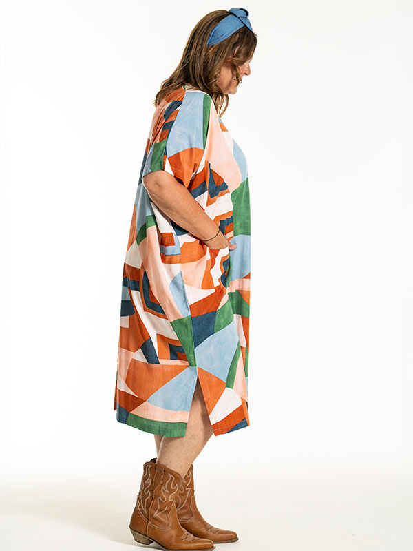 JUSTINA - Plus Size Mekko fra Gozzip