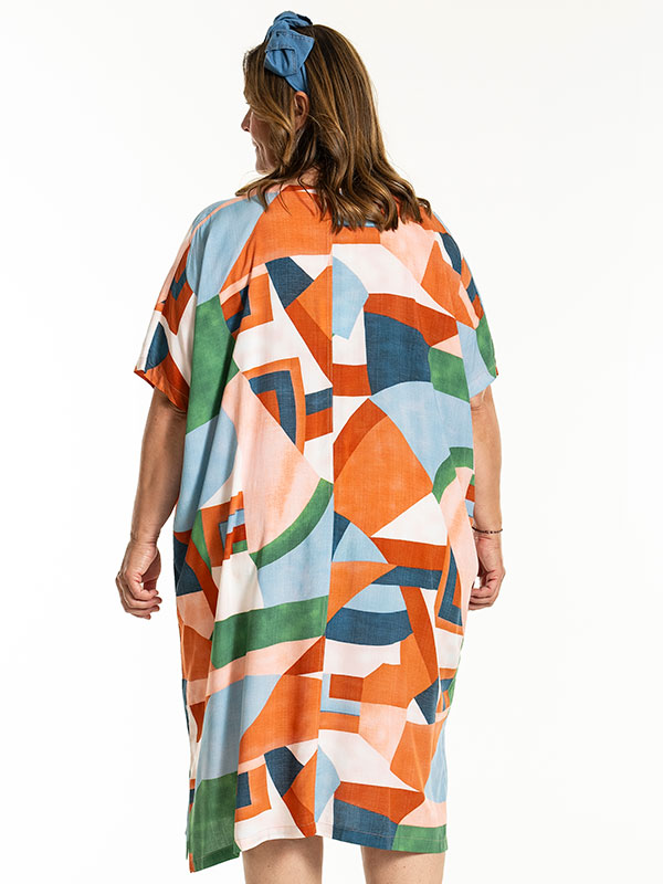 JUSTINA - Plus Size Mekko fra Gozzip