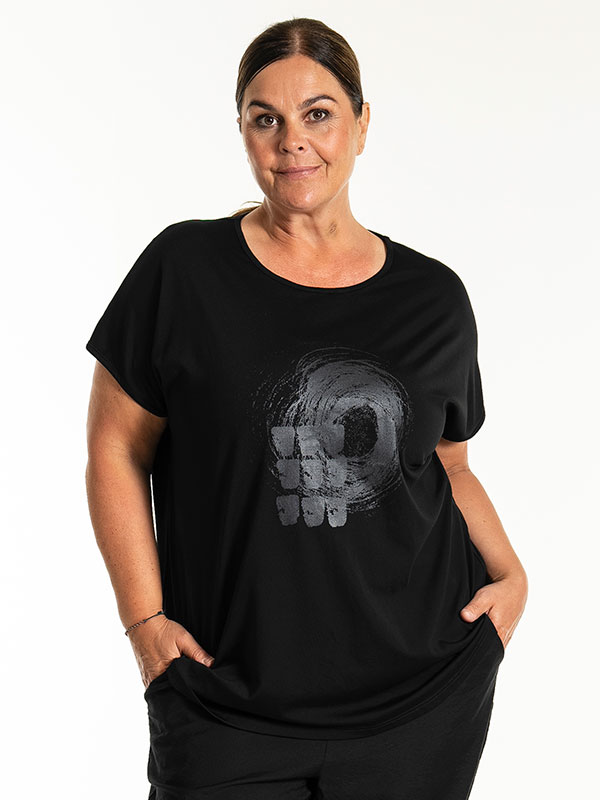 HENSIA - Plus Size T-paita fra Gozzip Black