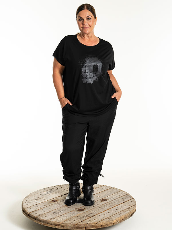 KASSIA - Plus Size Housut fra Gozzip Black