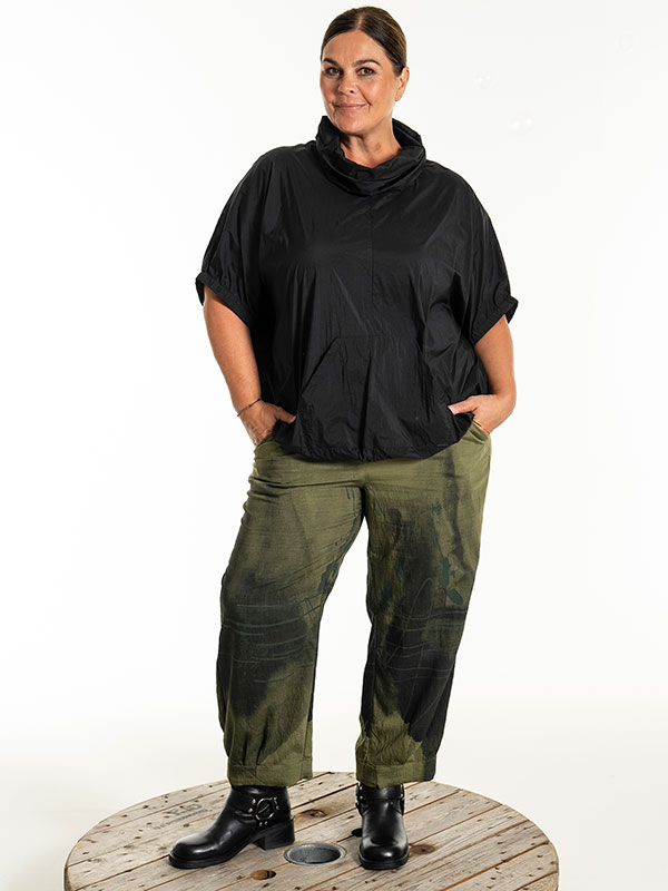 ILA - Plus Size Housut fra Gozzip Black