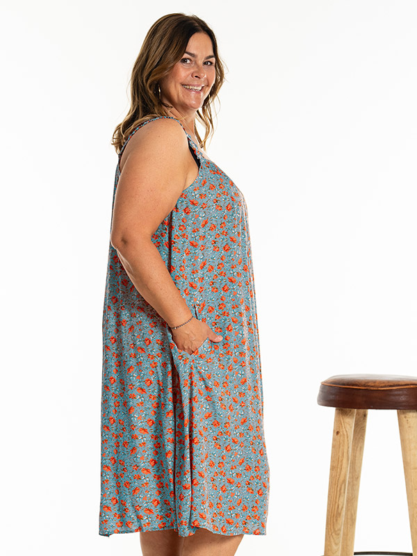 KARLINA - Plus Size Mekko fra Gozzip