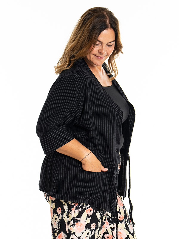 KATARINA - Plus Size Takki fra Gozzip