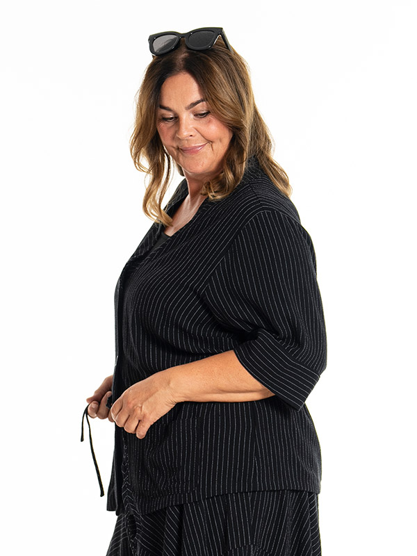 KATARINA - Plus Size Takki fra Gozzip