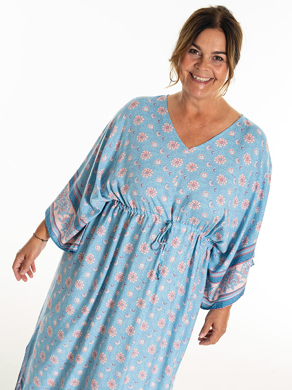 JAMILA - Plus Size Mekko fra Gozzip