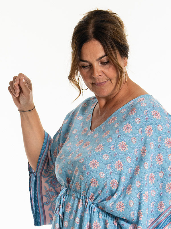 JAMILA - Plus Size Mekko fra Gozzip