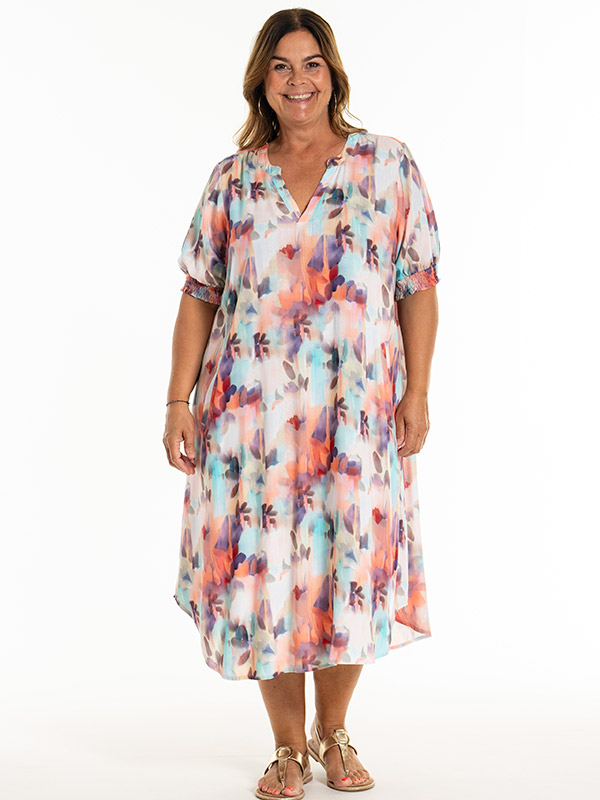 DINNIE - Plus Size Mekko fra Gozzip