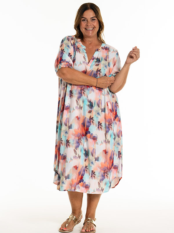 DINNIE - Plus Size Mekko fra Gozzip