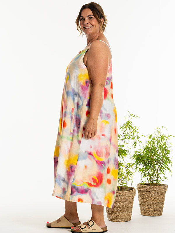 KAROLE - Plus Size Mekko fra Gozzip