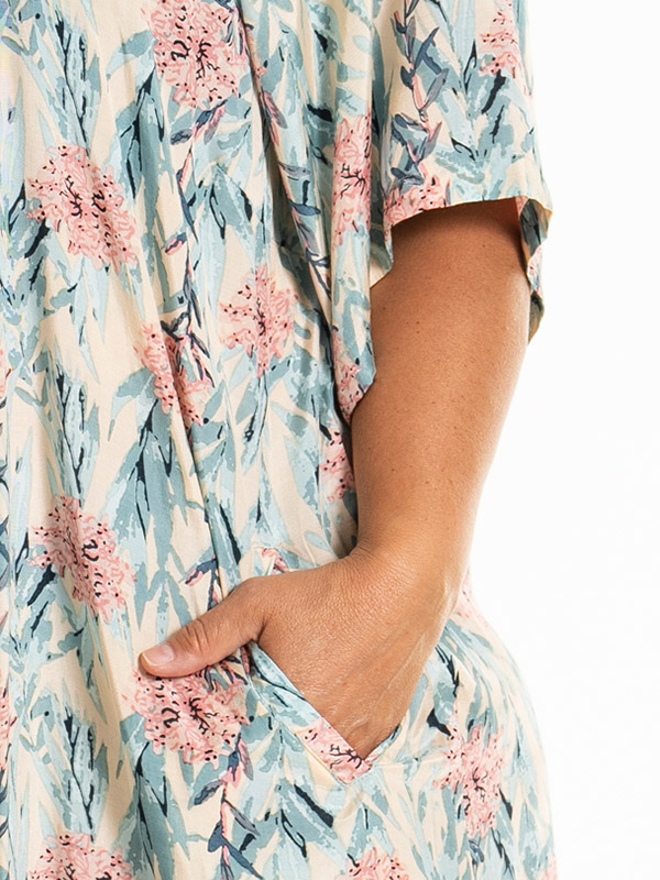 KERSTINE - Plus Size Mekko fra Gozzip