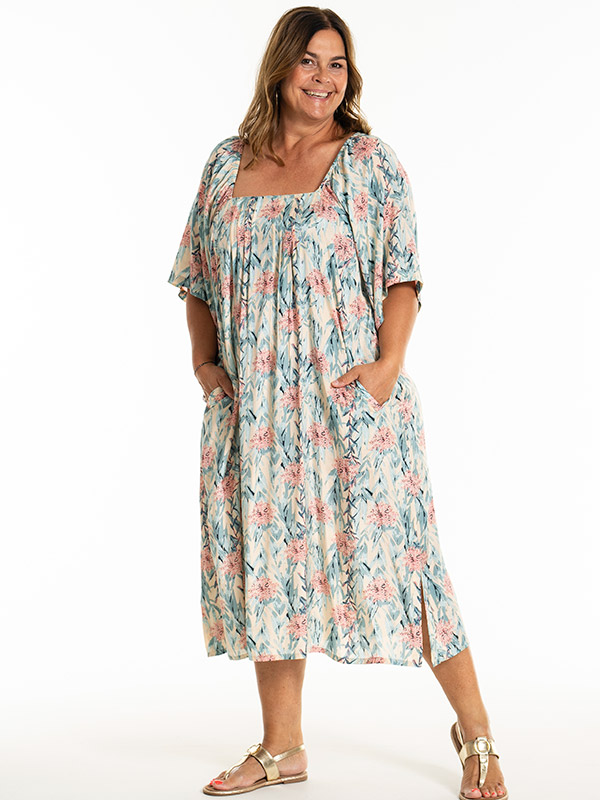 KERSTINE - Plus Size Mekko fra Gozzip