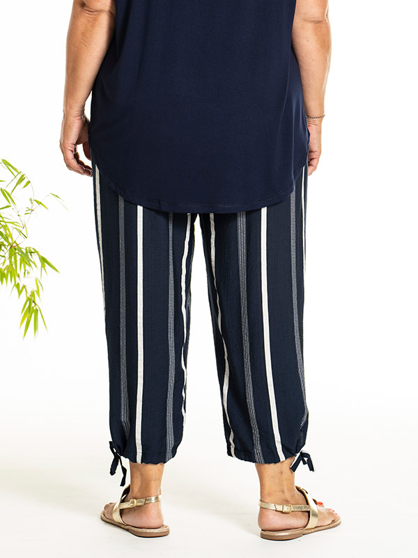 AUGUSTA - Plus Size Housut fra Gozzip