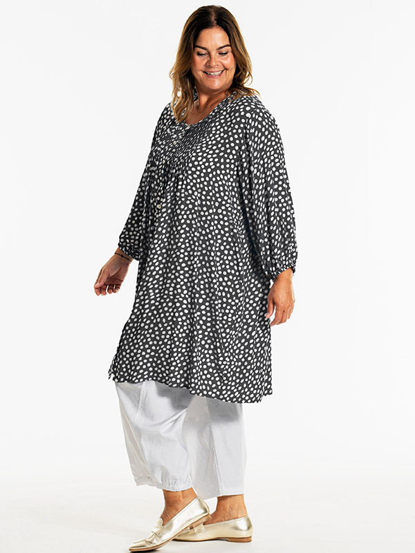 JOHANNE - Plus Size Tunic fra Gozzip