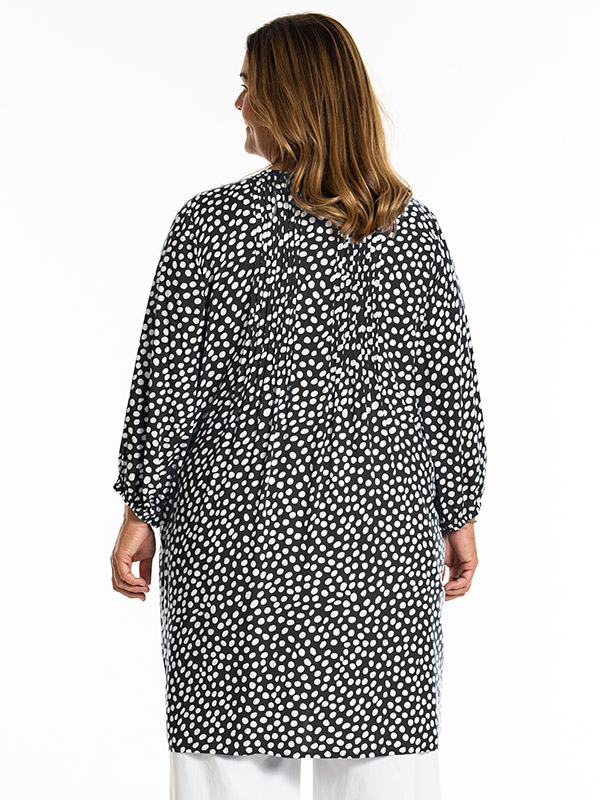 JOHANNE - Plus Size Tunic fra Gozzip