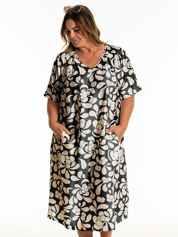 KHANDRA - Plus Size Mekko fra Gozzip