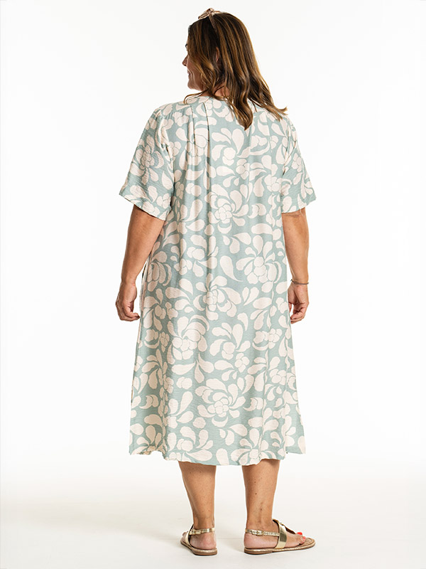 KHANDRA - Plus Size Mekko fra Gozzip