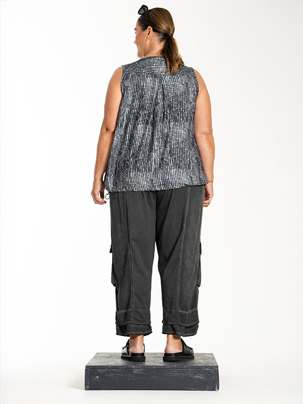 LEANETTE - Plus Size Housut fra Gozzip Black