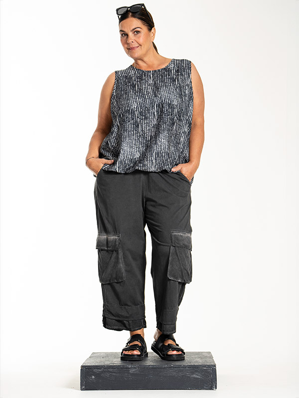 LEANETTE - Plus Size Housut fra Gozzip Black