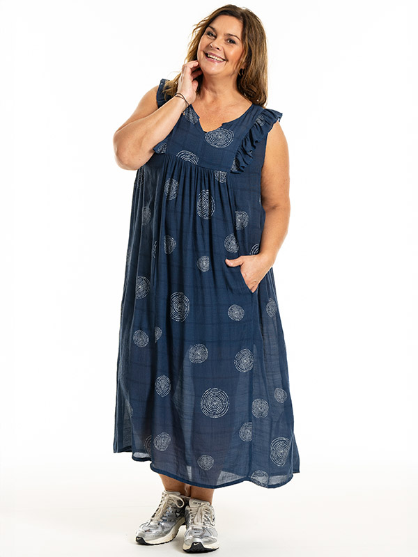 MAIKEN - Plus Size Mekko fra Gozzip