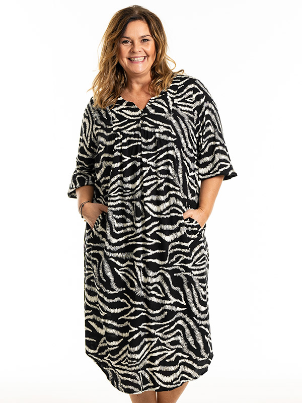 ALICE - Plus Size Mekko fra Gozzip