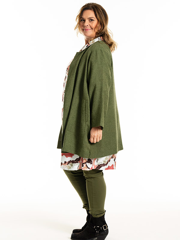 JOSEFIN - Plus Size Neuletakki fra Gozzip