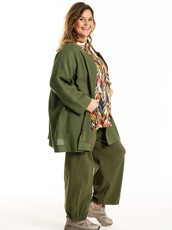 JOSEFIN - Plus Size Neuletakki fra Gozzip