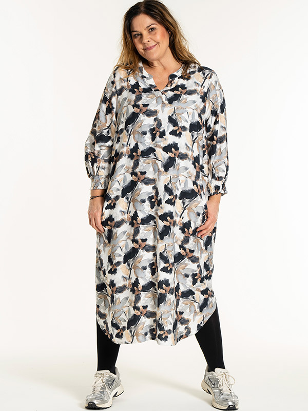 VALDIS - Plus Size Mekko fra Gozzip