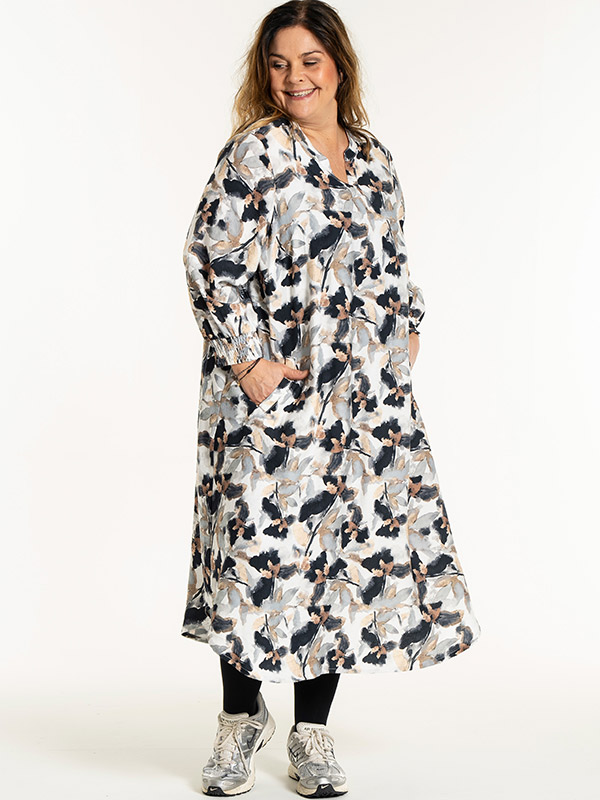 VALDIS - Plus Size Mekko fra Gozzip