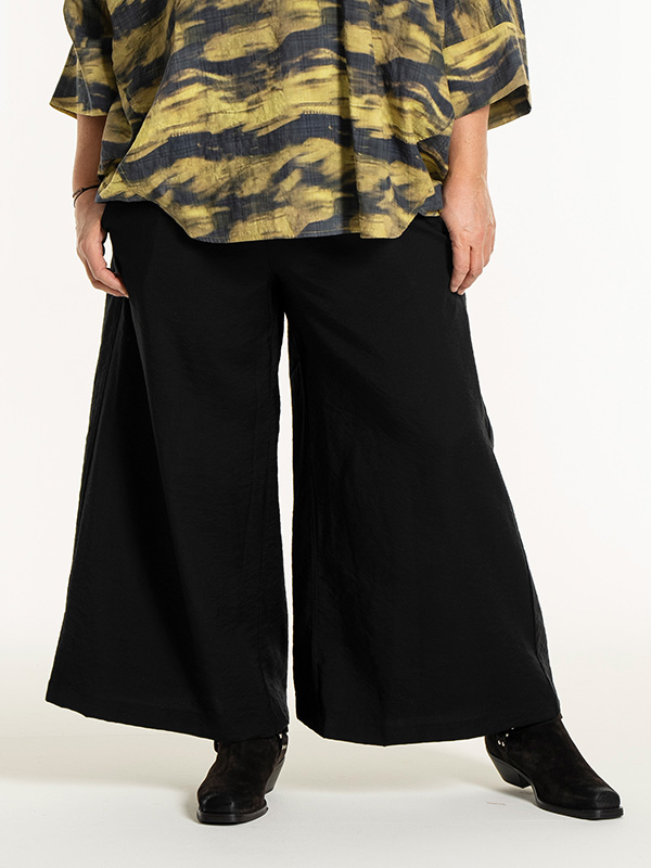 RUBY - Plus Size Housut fra Gozzip