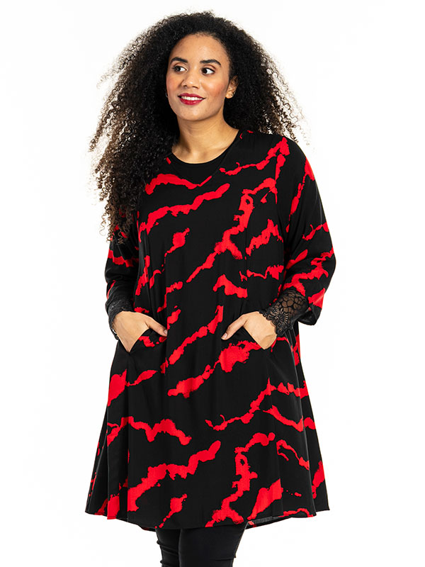 BIRGITTE - Plus Size Mekko fra Studio