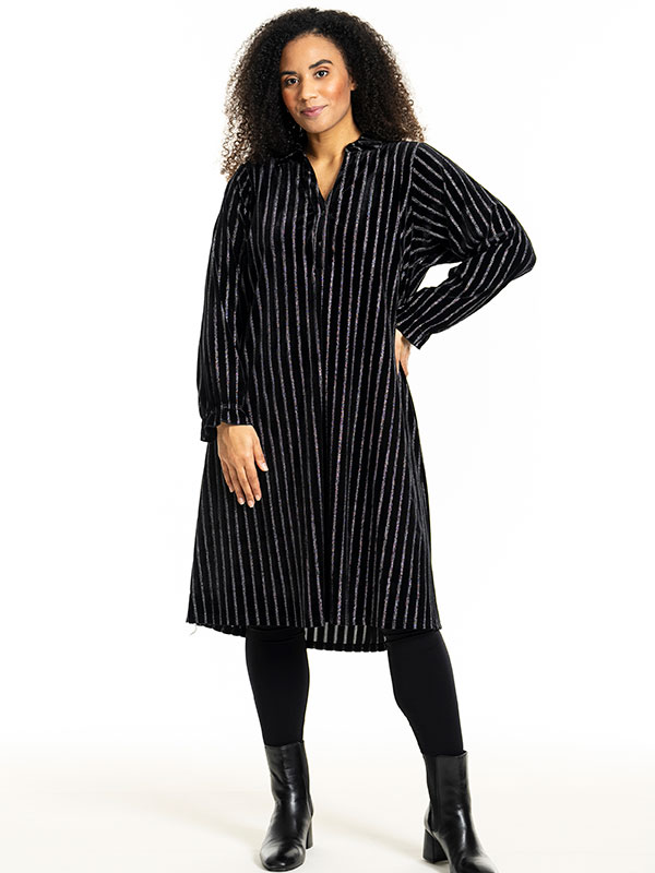 GUNDA - Plus Size Mekko fra Studio