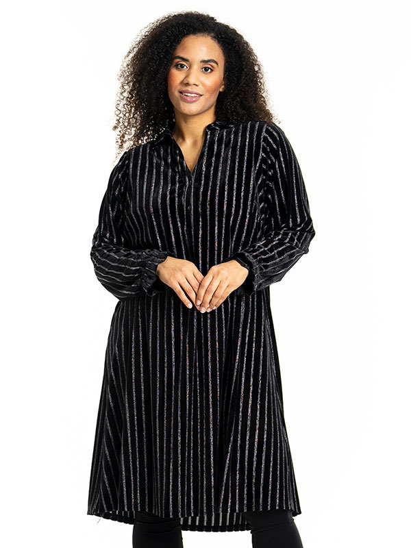 GUNDA - Plus Size Mekko fra Studio