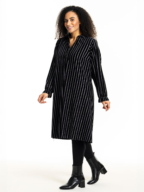 GUNDA - Plus Size Mekko fra Studio