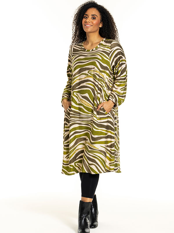 ILY - Plus Size Mekko fra Studio