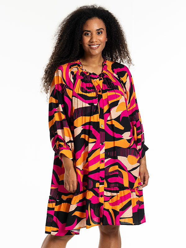JEANETT - Plus Size Mekko fra Studio