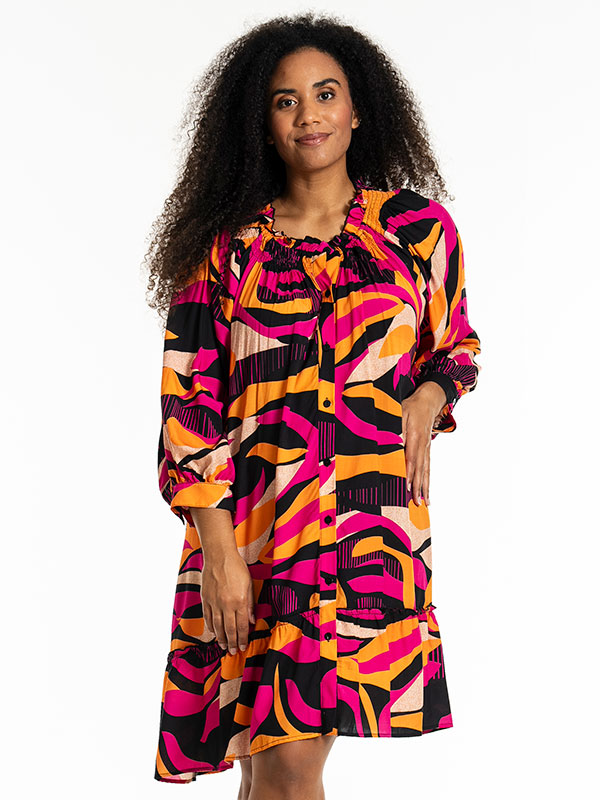JEANETT - Plus Size Mekko fra Studio