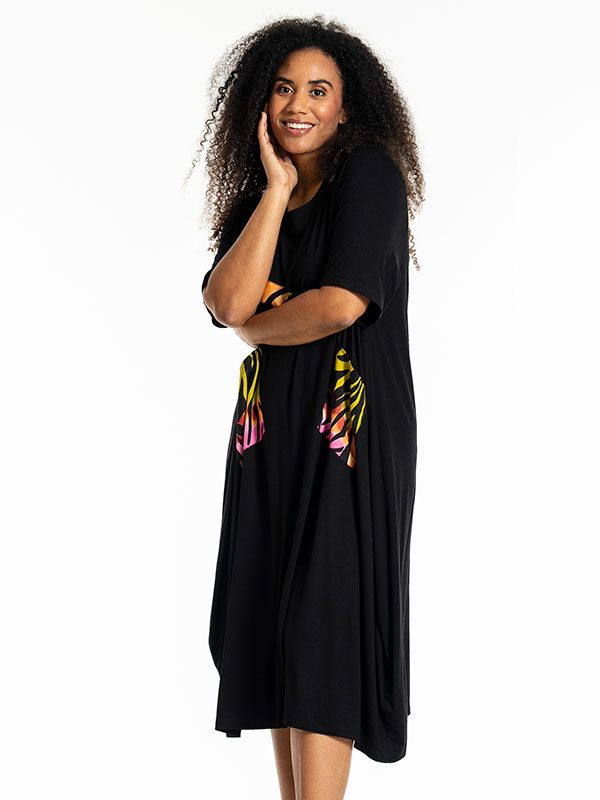 JOY - Plus Size Mekko fra Studio